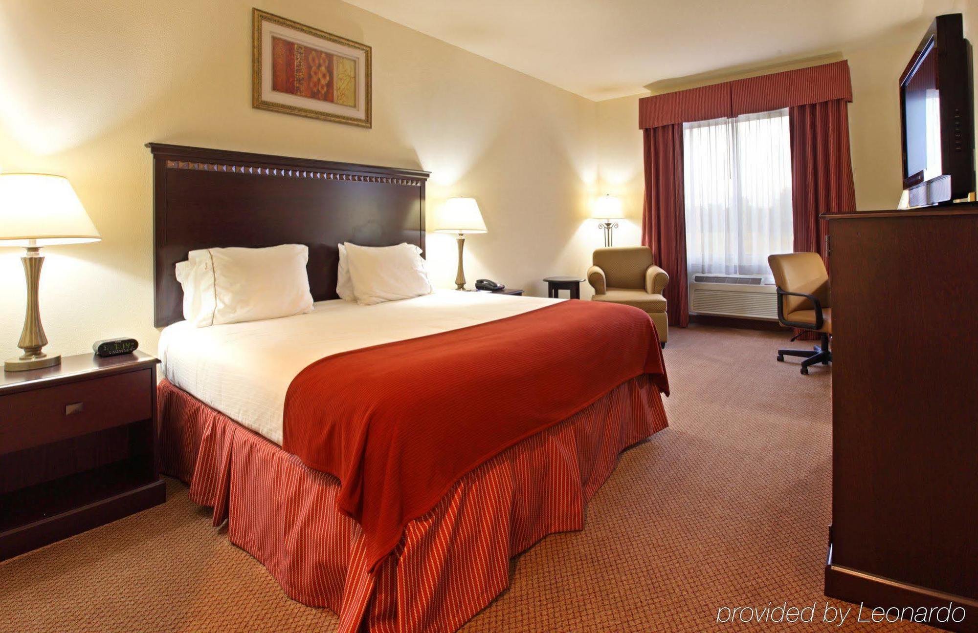 Holiday Inn Express Hotel & Suites Clarksville Exterior photo